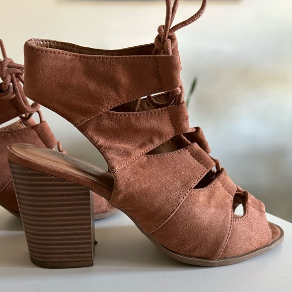 Lace Up Chunky Heel - Picture 9 of 9